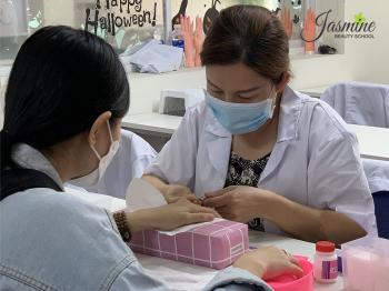 Người Việt làm nail ở Mỹ: 'ma lực' khủng khiếp, dính vào thì khó rút chân ra