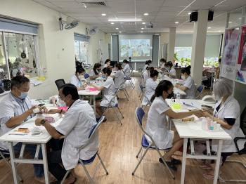Thi Nails ở Mỹ: Lý Thuyết và Thực hành