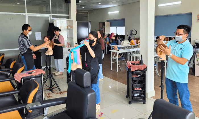 lớp học tóc định cư