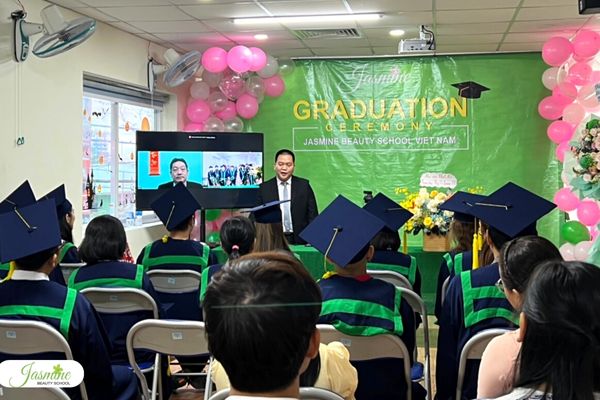 Chúc mừng học viên Jasmine Việt Nam đã tiến gần hơn với "Giấc mơ Mỹ" của mình