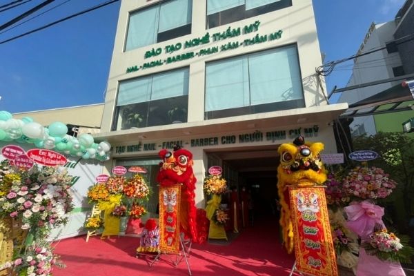 Trường đào tạo nghề thẩm mỹ Jasmine Việt Nam dành cho người dự định định cư tại Mỹ